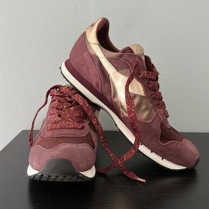 Casual and beautiful sneakers wore once